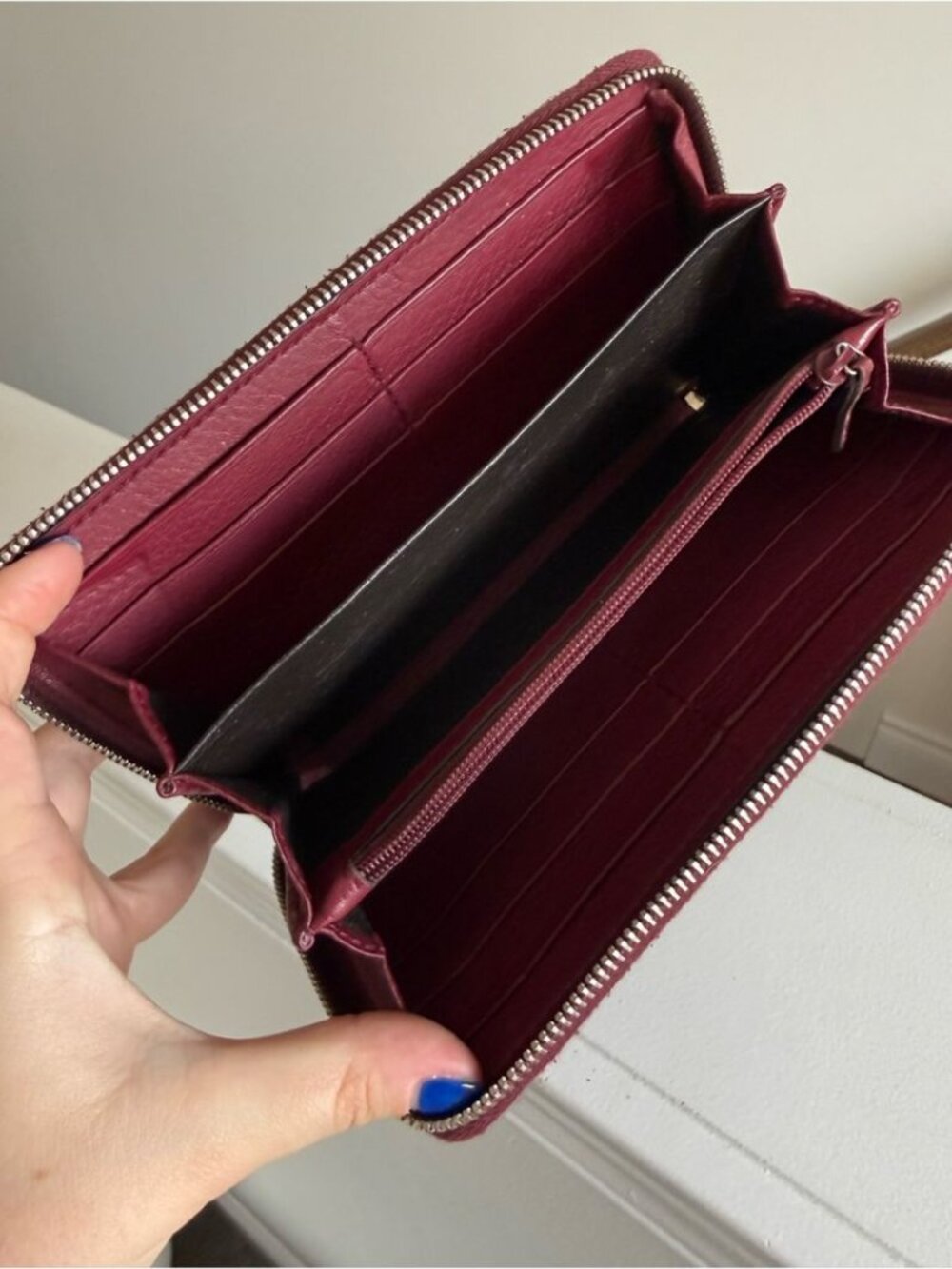 Gucci Deep Wine Res Leather Zip Around Wallet with Embossed GG - Picture 2 of 8